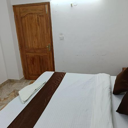 Hotel Atithi Grand 구와하티 외부 사진
