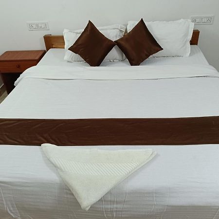 Hotel Atithi Grand 구와하티 외부 사진