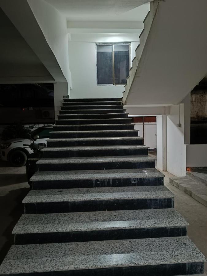 Hotel Atithi Grand 구와하티 외부 사진