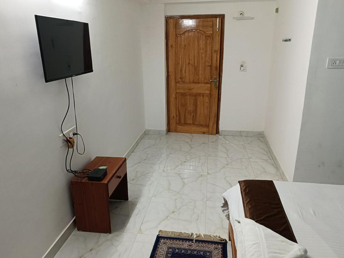 Hotel Atithi Grand 구와하티 외부 사진