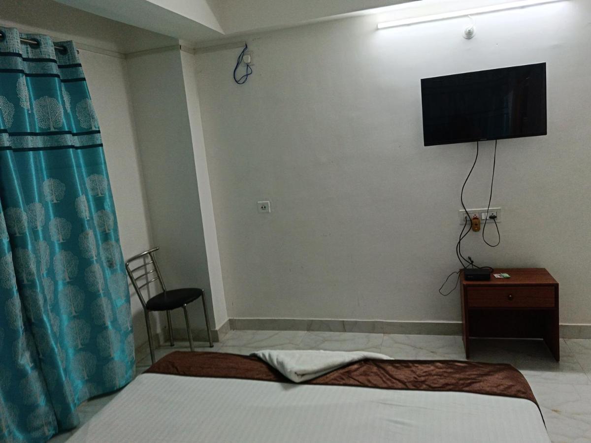 Hotel Atithi Grand 구와하티 외부 사진