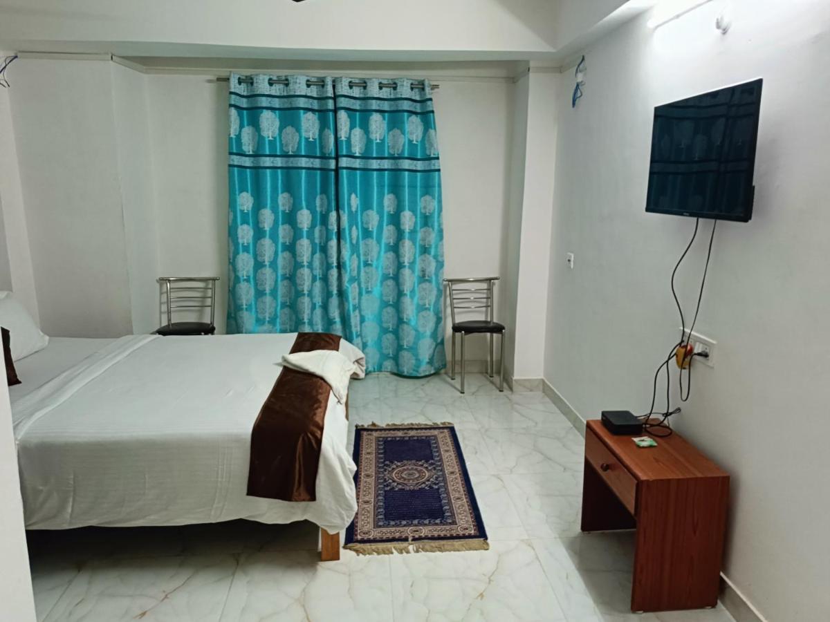 Hotel Atithi Grand 구와하티 외부 사진