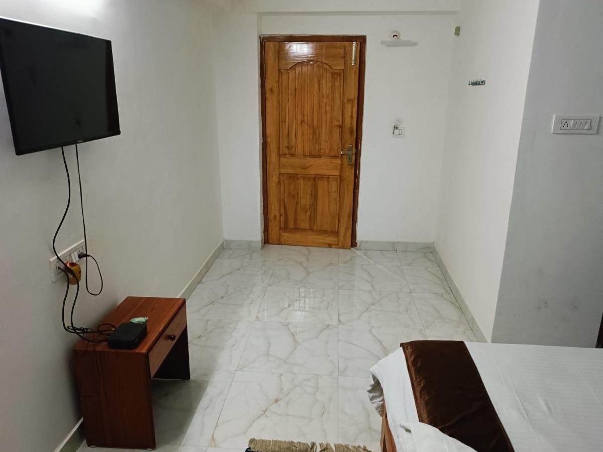 Hotel Atithi Grand 구와하티 외부 사진