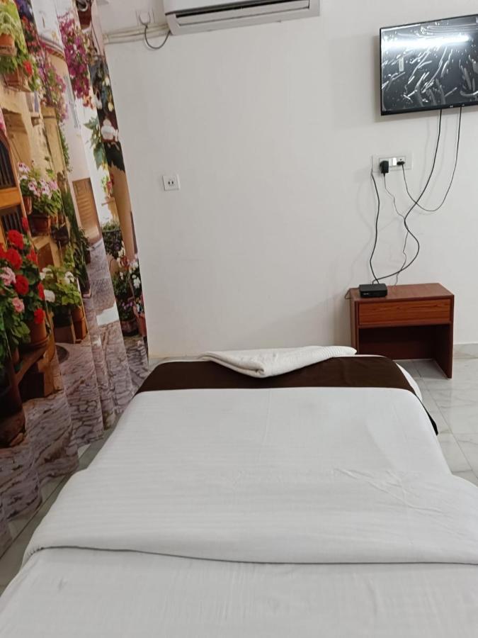 Hotel Atithi Grand 구와하티 외부 사진