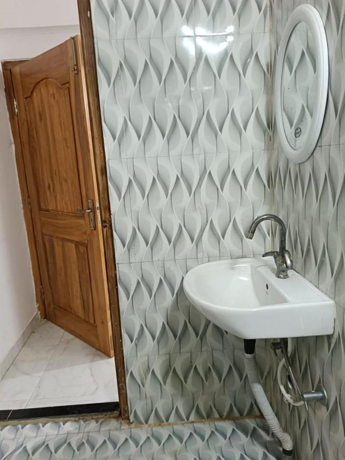 Hotel Atithi Grand 구와하티 외부 사진