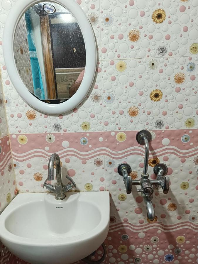 Hotel Atithi Grand 구와하티 외부 사진
