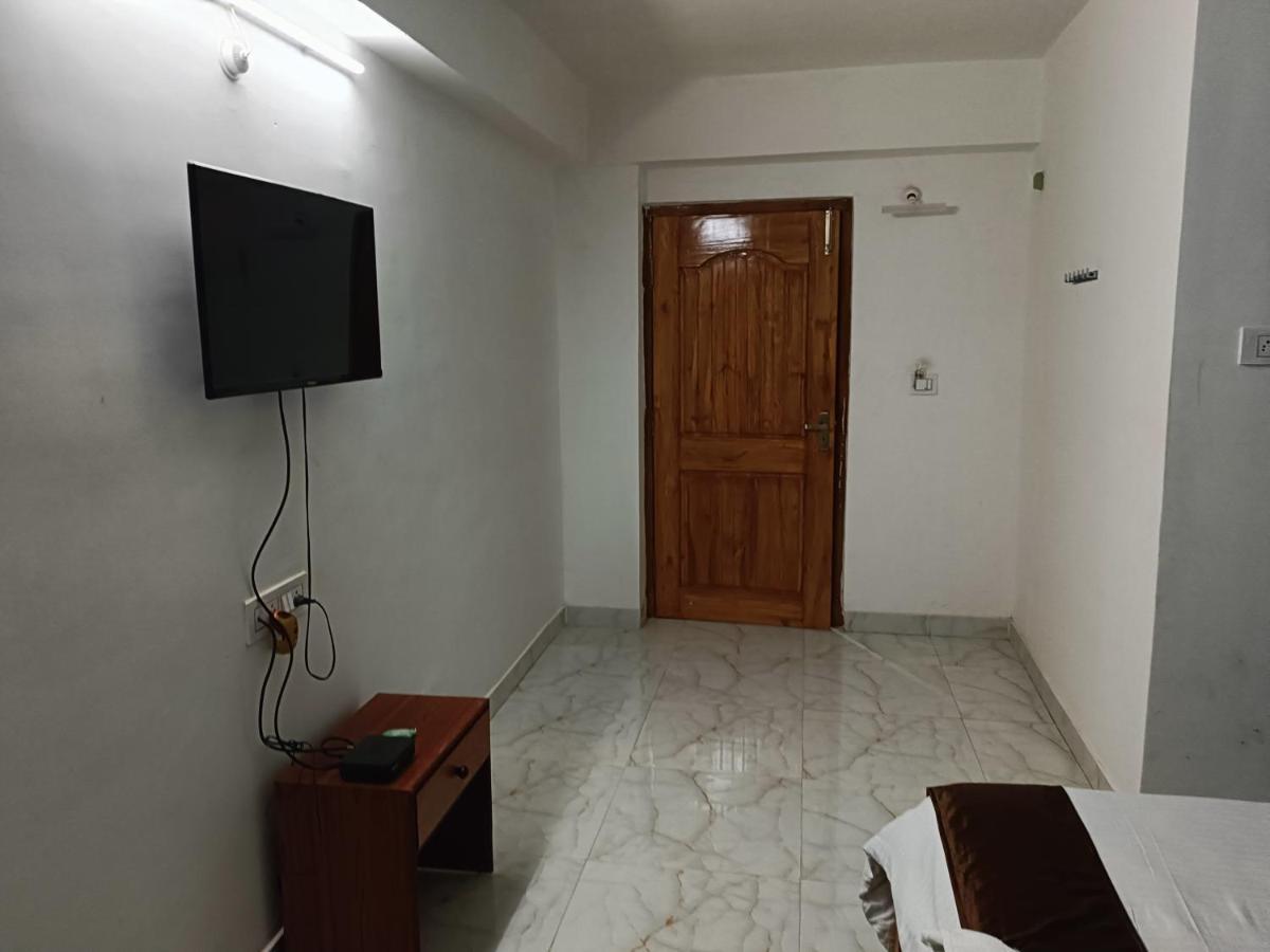 Hotel Atithi Grand 구와하티 외부 사진