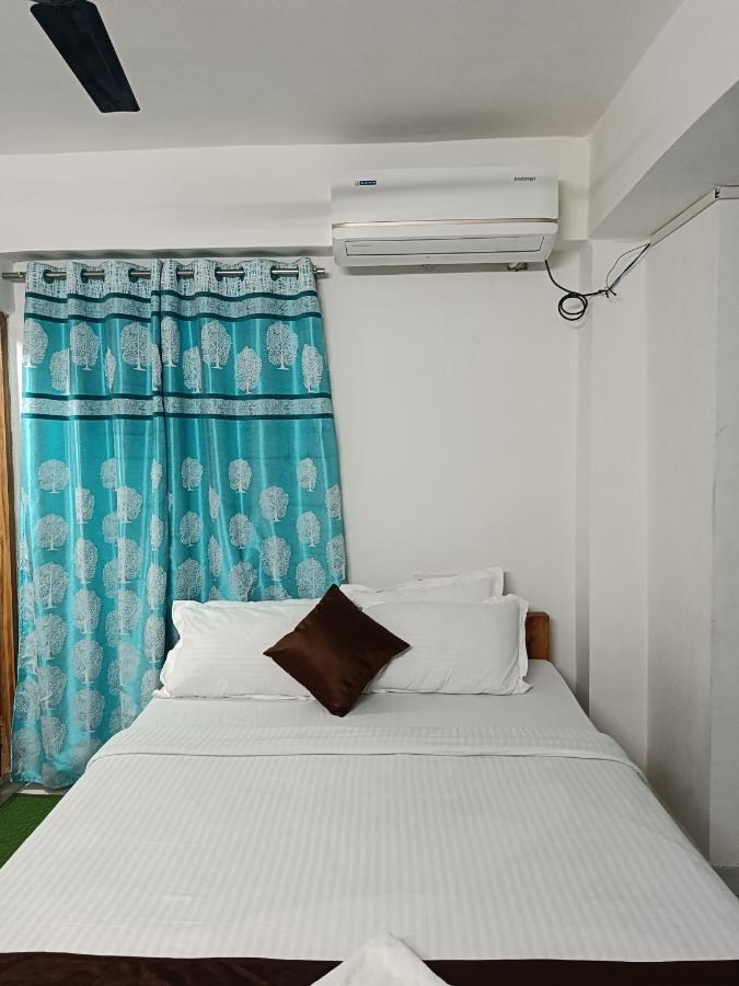 Hotel Atithi Grand 구와하티 외부 사진
