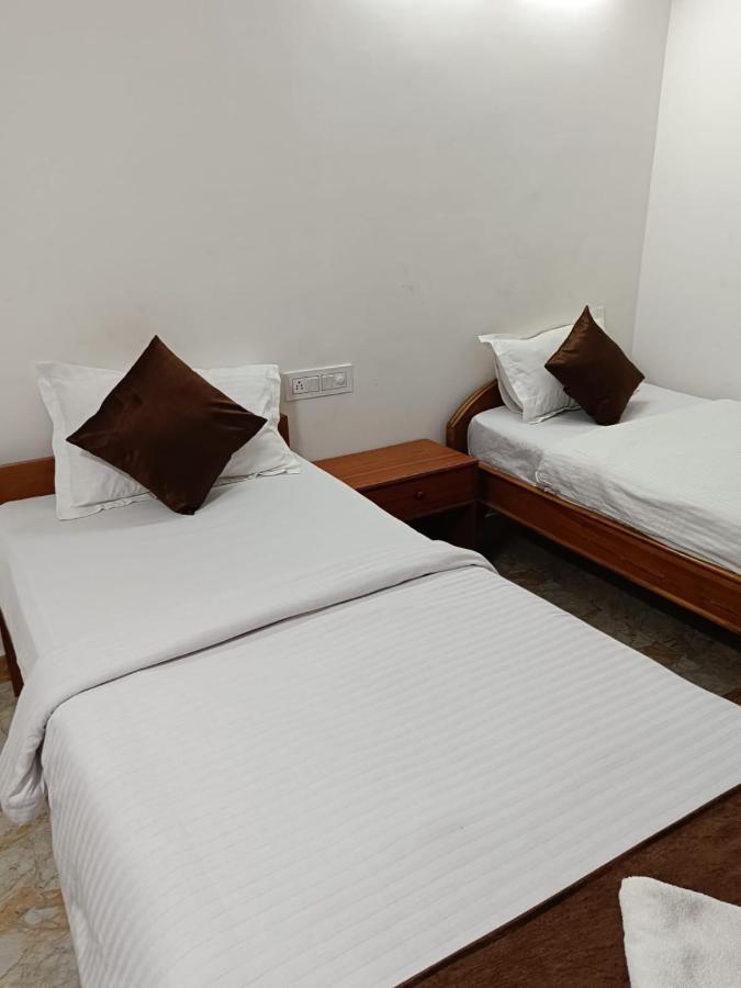 Hotel Atithi Grand 구와하티 외부 사진