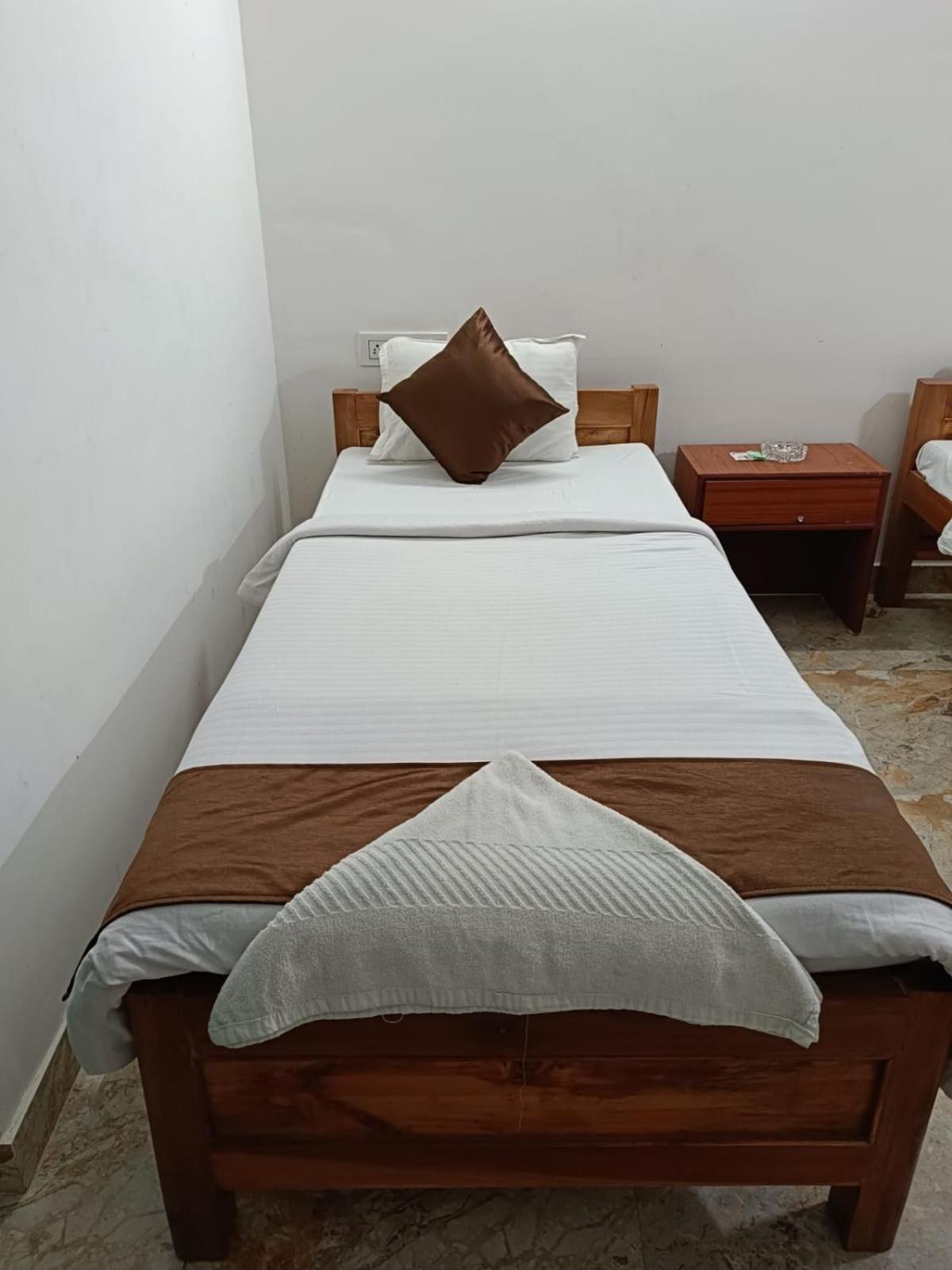 Hotel Atithi Grand 구와하티 외부 사진